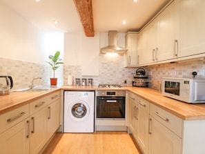 Dishwasher - River Cottage Derbyshire 2-bed (Derby)