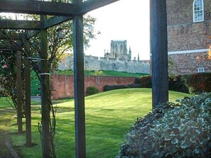 Property grounds - The Feversham: Elegant Stay in York (York)