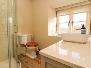 Shower - The Old Cobblers, in Burnsall. (Skipton)