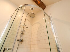 Shower - The Old Cobblers, in Burnsall. (Skipton)
