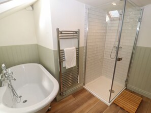 Shower - 8 Brigham Row, Keswick Cumbria (Keswick)