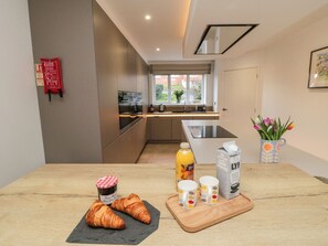 Dishwasher, high chair - Martindale Cottage in Sleights (Whitby)