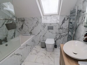 Shower - Martindale Cottage in Sleights (Whitby)
