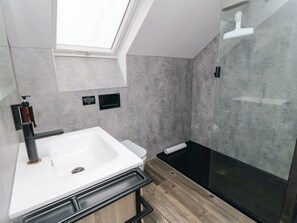 Shower - Martindale Cottage in Sleights (Whitby)