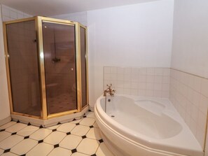Shower - Whim Cottage, Hathersage 2 bed (Hope Valley)