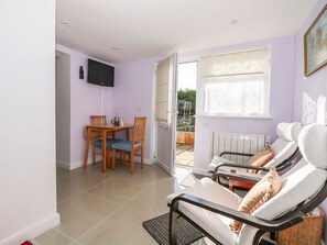 Living area - 5 FIRLE ROAD ANNEXE, Open-plan, WiFi, Lancing (Lancing)