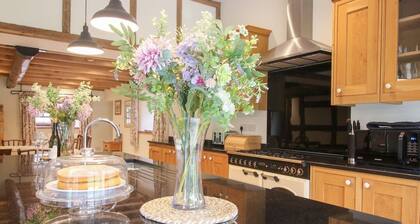 Grove Farm, Cardington. 6 bed.