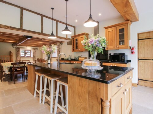 Grove Farm, Cardington. 6 bed.