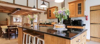 Grove Farm, Cardington. 6 bed.