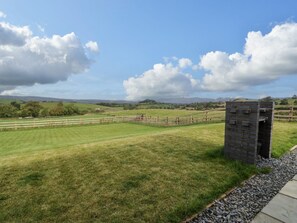 المنطقة المحيطة بالمنشأة