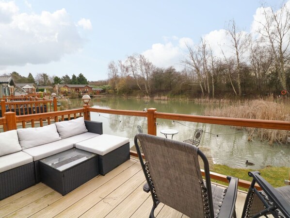 Terrace/patio - The Lake House in Lincolnshire (Grantham)