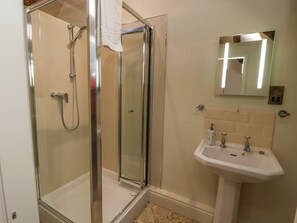 Shower - Manor House, Tadcaster (York)