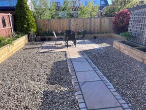 Outdoor dining - Wardenlea: A Charming Retreat in Scorton (Preston)