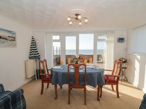 Dining - Breaking Waves, Burnham-On-Sea (Burnham-on-Sea)