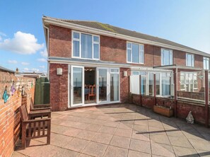 Terrace/patio - Breaking Waves, Burnham-On-Sea (Burnham-on-Sea)