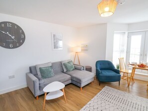 Living area - Glenholme Apartment 5, Redcar (Redcar)