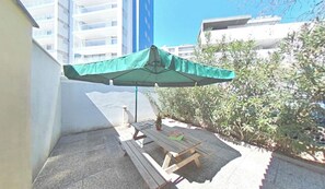 Outdoor dining - Beachside vacation home with private garden (Lignano Sabbiadoro)