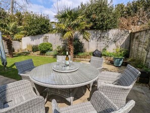 Outdoor dining - Altair, Freshwater, Isle of Wight (Freshwater)