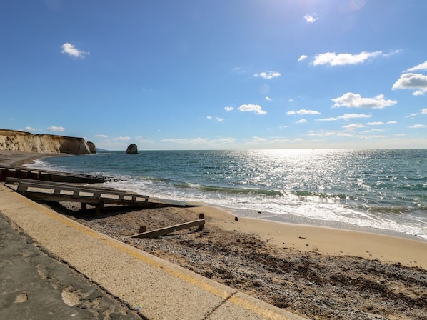 A coastal beach with a concrete walkway, pebbles, and a clear sky. - Altair, Freshwater, Isle of Wight (Freshwater)
