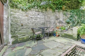 Outdoor dining - Weavers Cottage, Heptonstall (Hebden Bridge)