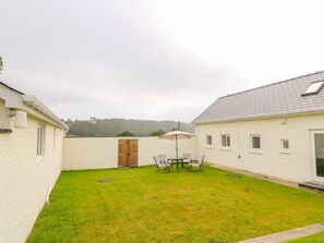 Outdoor dining - Hen Brynbedw, Llanybydder (Llanybydder)