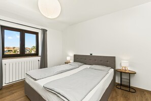 Room - Vacation apartment Alison - 6 persons, 3 bedrooms, sea view (Zambratija)