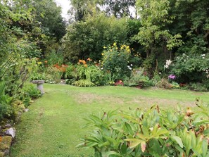 Property grounds - Sally's Cottage, Carleton-In-Craven (Skipton)
