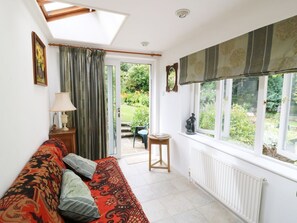 Living area - Sally's Cottage, Carleton-In-Craven (Skipton)