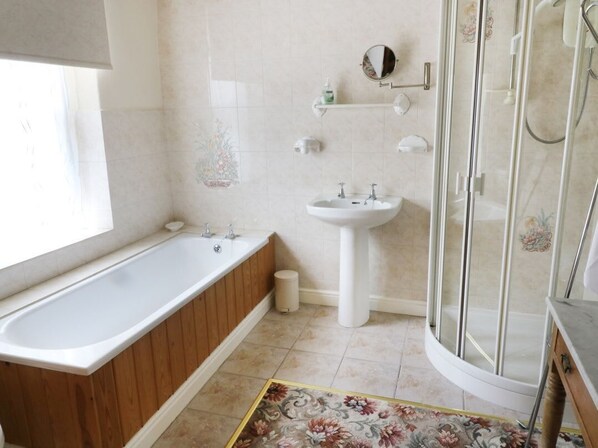 Shower - Sally's Cottage, Carleton-In-Craven (Skipton)