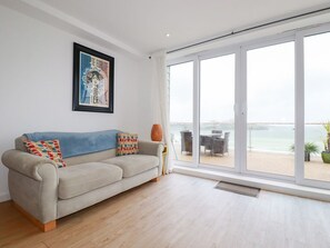 Living area - BUENA VISTA: Coastal Retreat (Newquay)