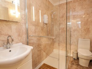Shower - Sleepy Hollow, Dover (Dover)