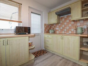Dishwasher, high chair - 38 Surf View, Newquay (Newquay)