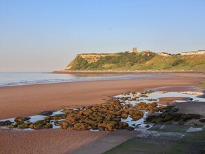 Beach nearby - The Woodpecker in Scarborough. (Scarborough)