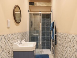 Shower - The Apartment, White Cross Near Newquay (Aylesbury)