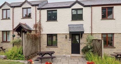 Acorns: Charming Retreat in Falmouth