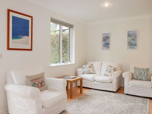 Living area - Acorns: Charming Retreat in Falmouth (Falmouth)