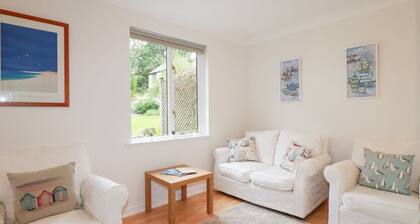 Acorns: Charming Retreat in Falmouth