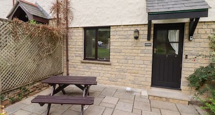 Acorns: Charming Retreat in Falmouth