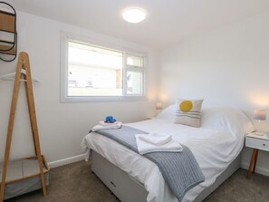 Room - Dolly's Lookout: Beachside Retreat (Lowestoft)