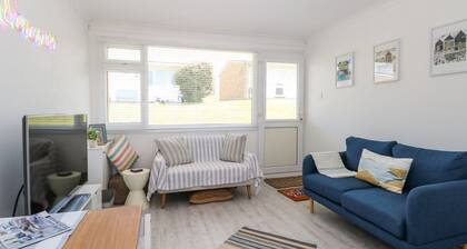 Dolly's Lookout: Beachside Retreat