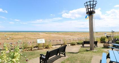 Dolly's Lookout: Beachside Retreat
