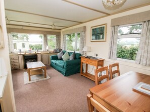 Living area - 7 Old Orchard, Much Wenlock (Much Wenlock)