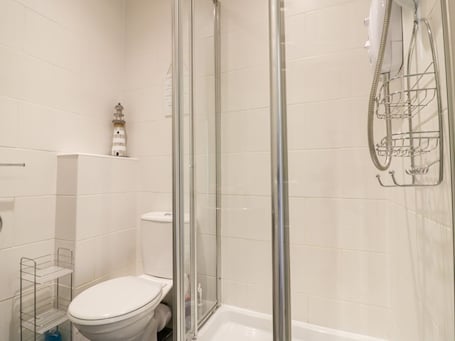Shower. 49 Atlantic Reach, Newquay