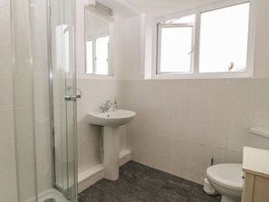 Shower - 5 Cae Derwydd - Pet Friendly (Cemaes Bay)