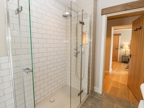 Shower - Murton, Appleby-In-Westmorland (Appleby-in-Westmorland)
