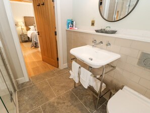 Shower - Murton, Appleby-In-Westmorland (Appleby-in-Westmorland)