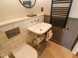 Shower - Murton, Appleby-In-Westmorland (Appleby-in-Westmorland)