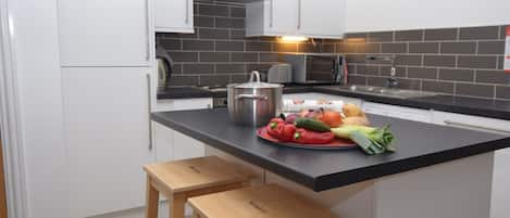 Micro-ondes, four, plaque de cuisson, lave-vaisselle