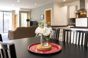 Dining - The Greenhouse - contemporary holiday home with eco credentials (Eastbourne)