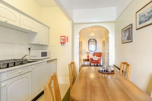 Dining - Charming Flat 6 in Lynmouth (Lynmouth)